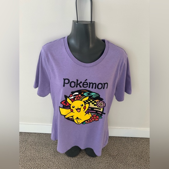 Pokemon Tops - Pokémon T-Shirt with Pikachu Graphic/ Woman XL